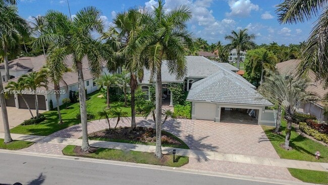 property at 2493 Poinciana Dr