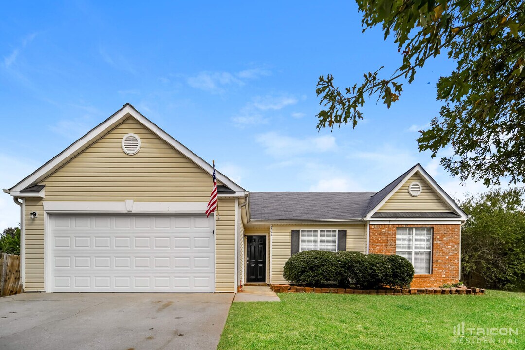 5392 Vanity Joys Ln in Ellenwood, GA - Building Photo