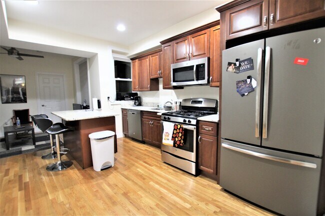 1029 Tremont St, Unit 2 in Boston, MA - Building Photo - Building Photo