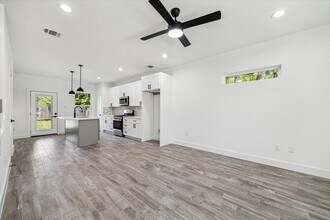 990 Marjorie St in Houston, TX - Building Photo - Building Photo