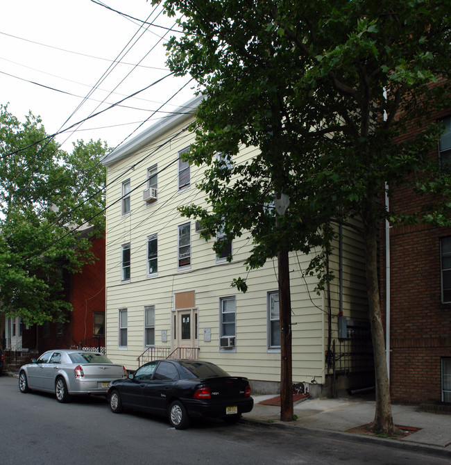 23-25 Paterson St in Newark, NJ - Foto de edificio - Building Photo