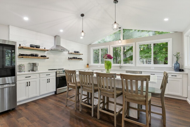 85 Michael Dr in Guilford, CT - Building Photo - Building Photo