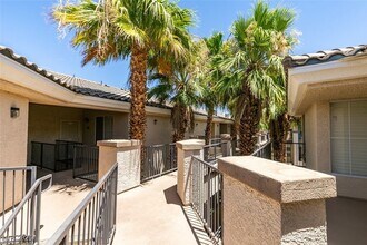 7127 S Durango Dr, Unit 311 in Las Vegas, NV - Building Photo - Building Photo