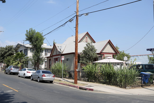 1057 Dewey Ave in Los Angeles, CA - Building Photo - Primary Photo