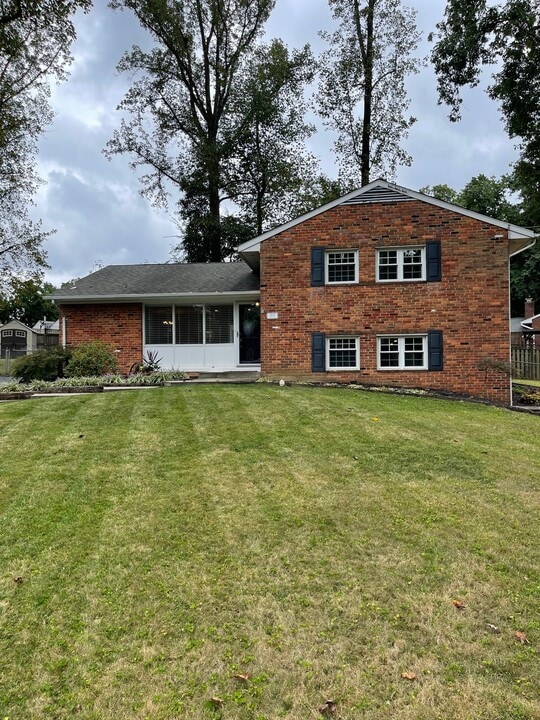 7603 Cosgrove Pl in Springfield, VA - Foto de edificio