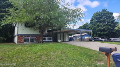 1733 N 8th St in Coeur d'Alene, ID - Foto de edificio - Building Photo
