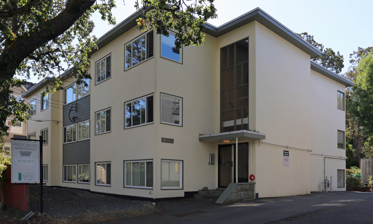 Westchester Apartments in Victoria, BC - Building Photo