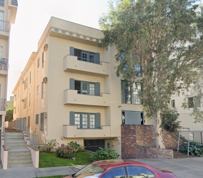 10964 Wellworth Ave in Los Angeles, CA - Building Photo - Building Photo