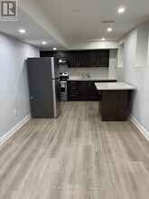 13 Frampton Rd in Brampton, ON - Building Photo - Building Photo