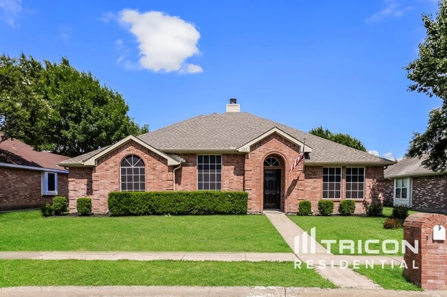 property at 102 Oak Hollow Ln