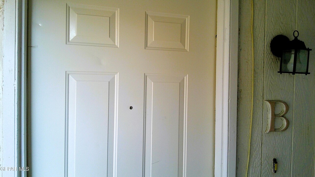 3001 E Glen Dr in El Paso, TX - Building Photo