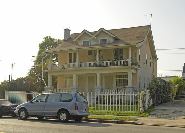 1541 S Arlington Ave in Los Angeles, CA - Building Photo - Building Photo