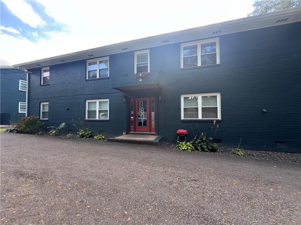 1801 Walker Ave in College Park, GA - Building Photo