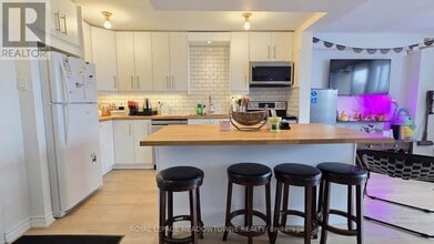 1964 Main St W in Hamilton, ON - Building Photo - Building Photo