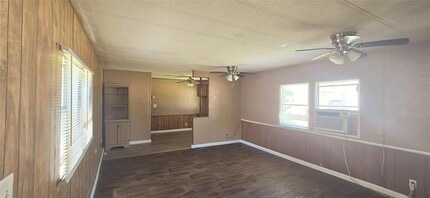 854 Queenswood St in Montgomery, TX - Building Photo - Building Photo