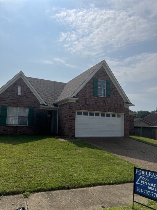 1072 Red Fern Cir E in Cordova, TN - Building Photo
