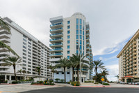 Waverly Surfside Beach in Surfside, FL - Foto de edificio - Building Photo