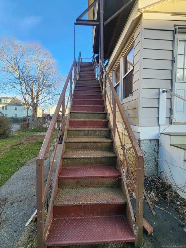 62 Montauk Ave in New London, CT - Building Photo - Building Photo