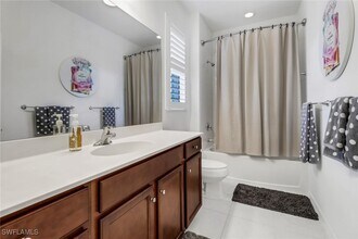 6965 Avalon Cir in Naples, FL - Foto de edificio - Building Photo