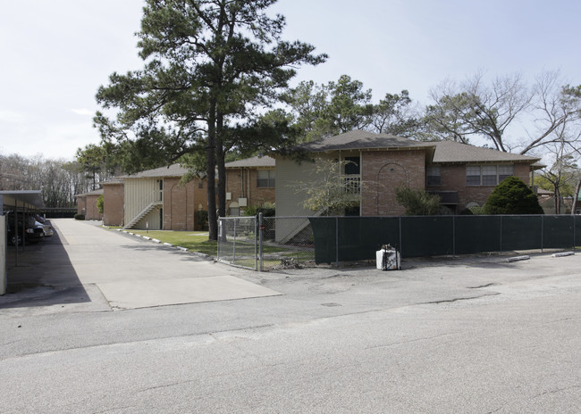 Hollister Apartments in Dickinson, TX - Building Photo - Building Photo