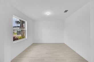 6433 Cedar Pl in Fort Pierce, FL - Building Photo - Building Photo
