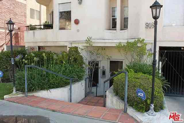 916 S Shenandoah St in Los Angeles, CA - Building Photo