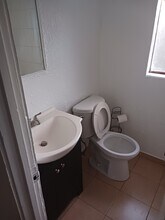 10946 Otsego St, Unit 2 in Los Angeles, CA - Foto de edificio - Building Photo