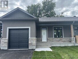 1539 Flanders Rd in Brockville, ON - Building Photo