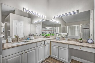 4715 Cumbrian Lakes Dr in Kissimmee, FL - Building Photo - Building Photo