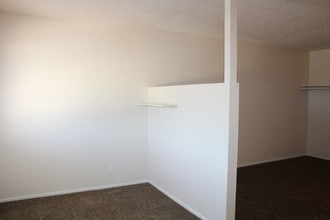 136 Judy Ln-Unit -2 in Henderson, NV - Building Photo - Building Photo