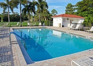 1086 Forest Lakes Dr in Naples, FL - Building Photo - Building Photo