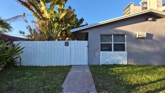 1825 Scott St in Hollywood, FL - Building Photo