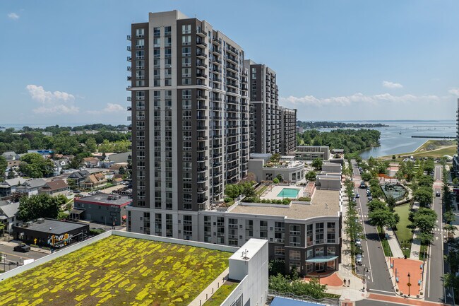 Allure @ Harbor Point in Stamford, CT - Foto de edificio - Building Photo