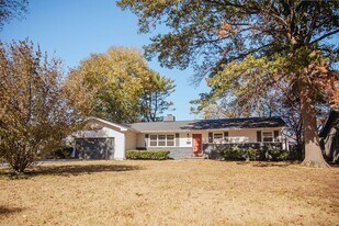 2923 E Eastmoor Dr in Springfield, MO - Building Photo