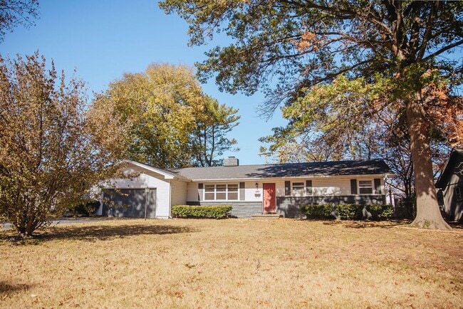 property at 2923 E Eastmoor Dr