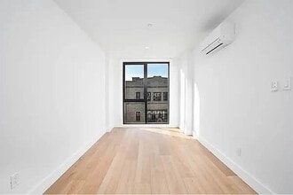 23-33 Astoria Blvd in Queens, NY - Foto de edificio - Building Photo