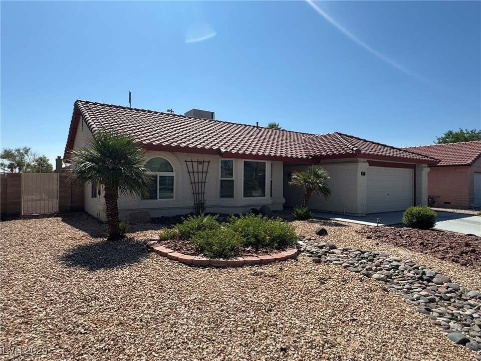 7980 Rye Canyon Dr in Las Vegas, NV - Building Photo