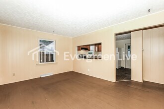 124 E Lindberg Dr in Fairborn, OH - Building Photo - Building Photo