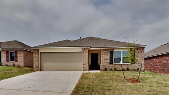 9709 Laredo Ln in Yukon, OK - Building Photo