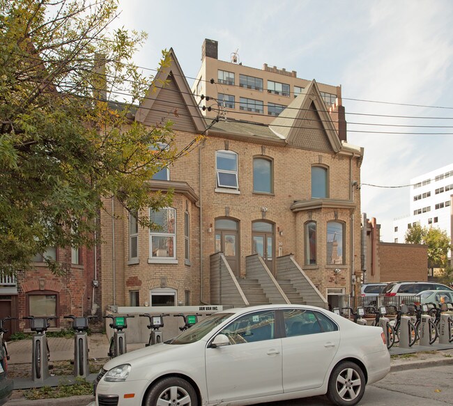 18-20 Widmer St in Toronto, ON - Building Photo - Building Photo