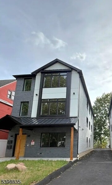 122 Hollywood Ave in East Orange, NJ - Building Photo
