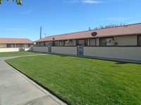 21645 Powhatan Rd in Apple Valley, CA - Foto de edificio - Building Photo