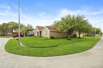 30 Crestview Trail in Houston, TX - Building Photo - Building Photo