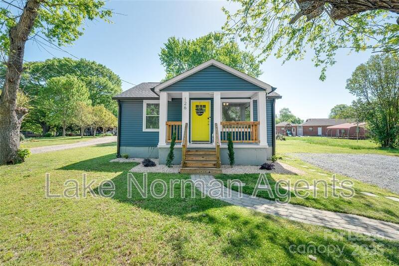 126 Tomberlin Rd in Mount Holly, NC - Building Photo