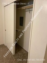 7301 Quailwood Dr in Bakersfield, CA - Building Photo - Building Photo