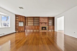 19 Windy Knolls in Greenwich, CT - Building Photo - Building Photo