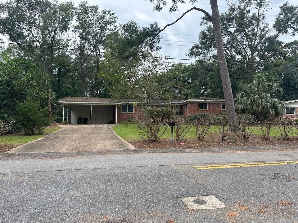 2208 Joyner Dr in Tallahassee, FL - Building Photo