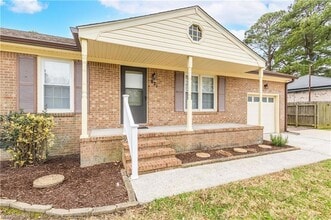 821 Gene Crescent in Chesapeake, VA - Foto de edificio - Building Photo