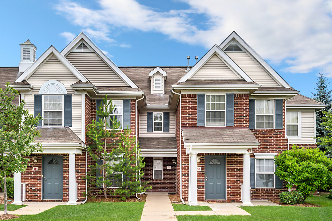 The Pointe at Canton Apartments & Townhomes Photo