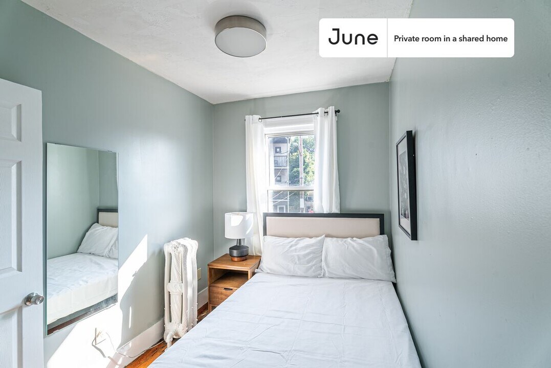 Private bedroom in 6 bed/2 bath Home in Boston, MA - Building Photo